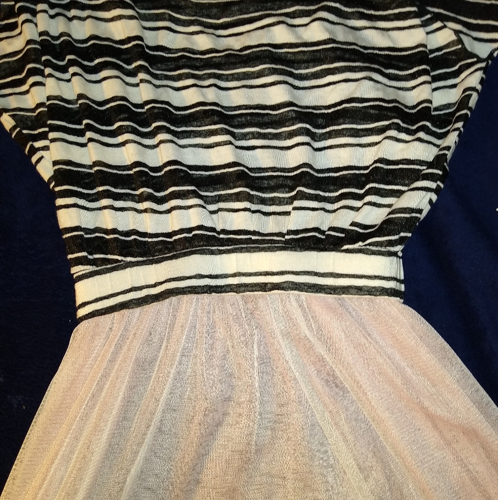 TRULUV - DRESS - Picture 2 of 4